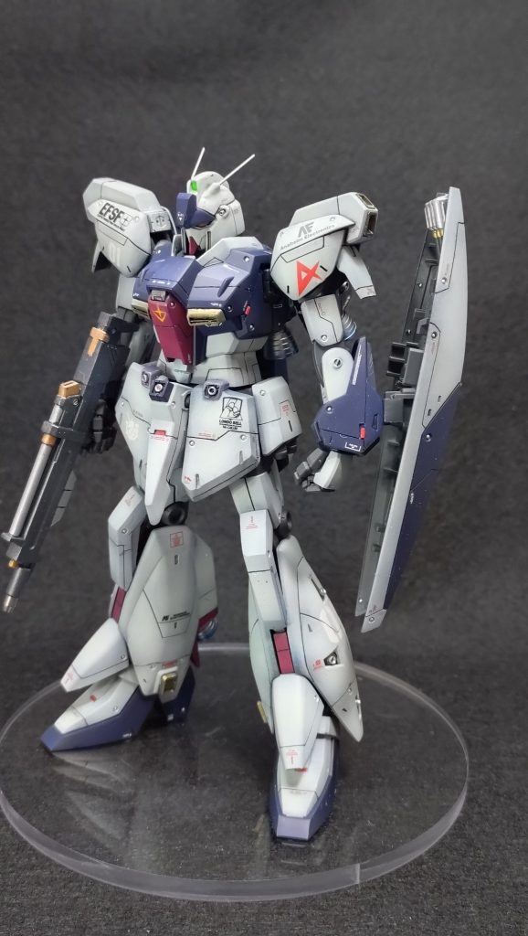 デカールを貼り終わったところ。ここまでは綺麗かも