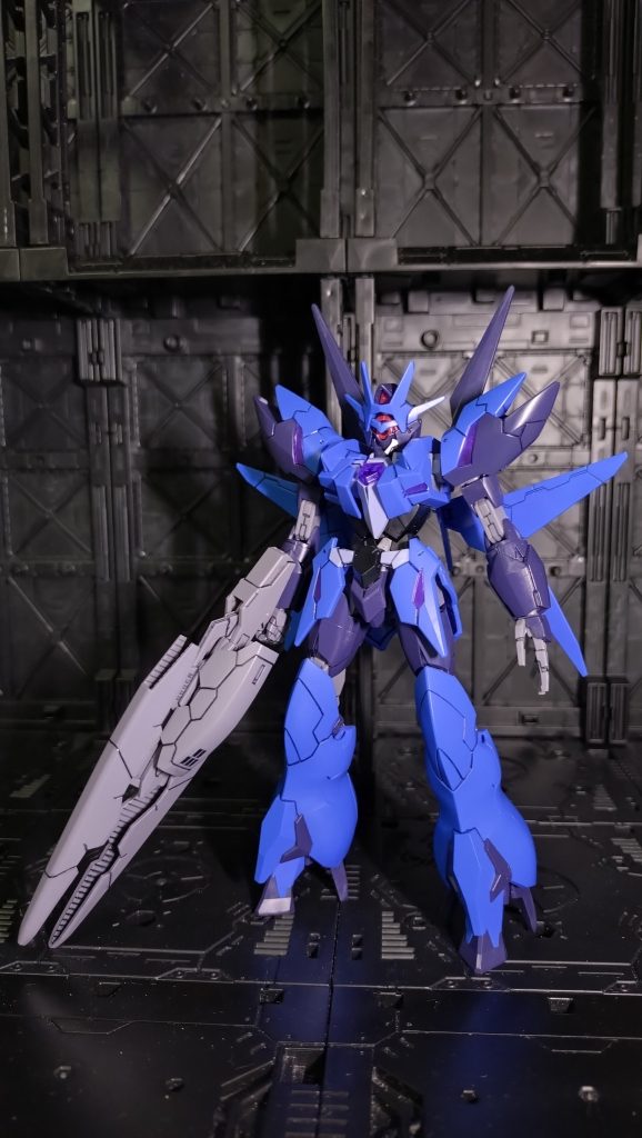 フロント外見は、模倣元であるアースリィガンダムに酷似していますが所々変わってます。