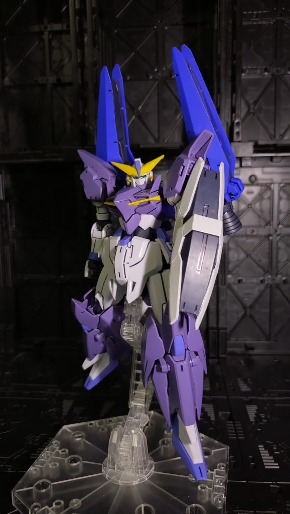 シールドを合体させて持たせることもできます。こう見るとガンダムMk-IIのシールドをおもいだすな〜