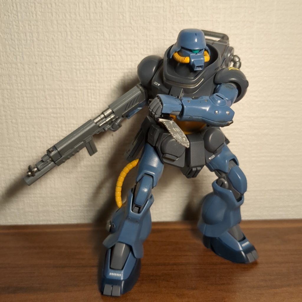 それぞれのキットがジャンクとして売られていた粗悪品だったので、再生してから全塗装したものになります。水泳部ほどではないですが、水中から陸上への奇襲作戦などに使用されている機体をイメージしました。意識していませんが、雰囲気がゼー・ズールや30MM水中用ポルタノヴァに近くなりました。