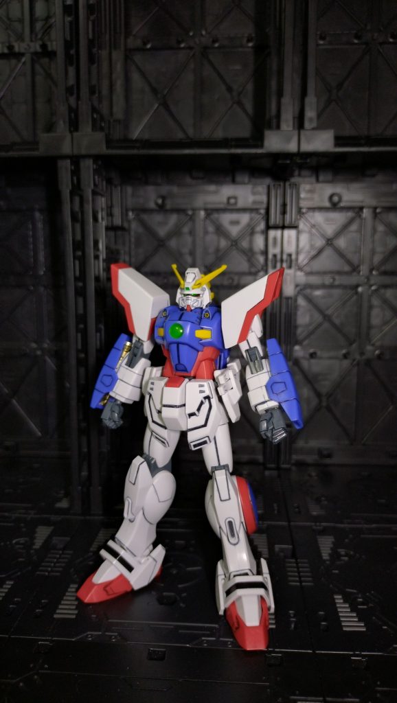 フロントスミ入れしがいのある機体でした。腰部はシールがあったのですが、スミ入れの方が早いやーと思いスミ入れで仕上げました。