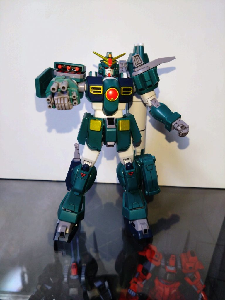 カメラアイやセンサーにはMr.カラーのGXラフシルバー→GXクリアオレンジ、GXメタルグリーンを重ね塗りしました。