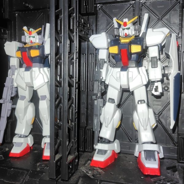 ガンダムMk-Ⅱ。新旧2機