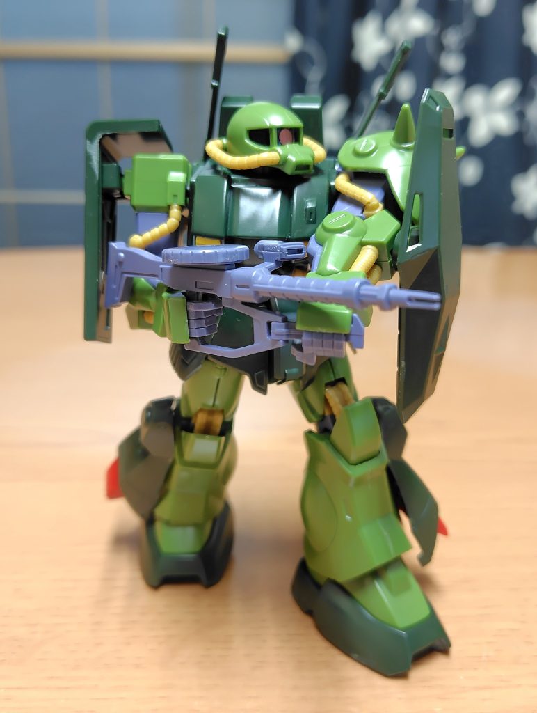 120mm口径ザク・マシンガン改。ジオン製マシンガンに連邦軍用光学スコープ適応させただけの物。性能は向上してるようだ。