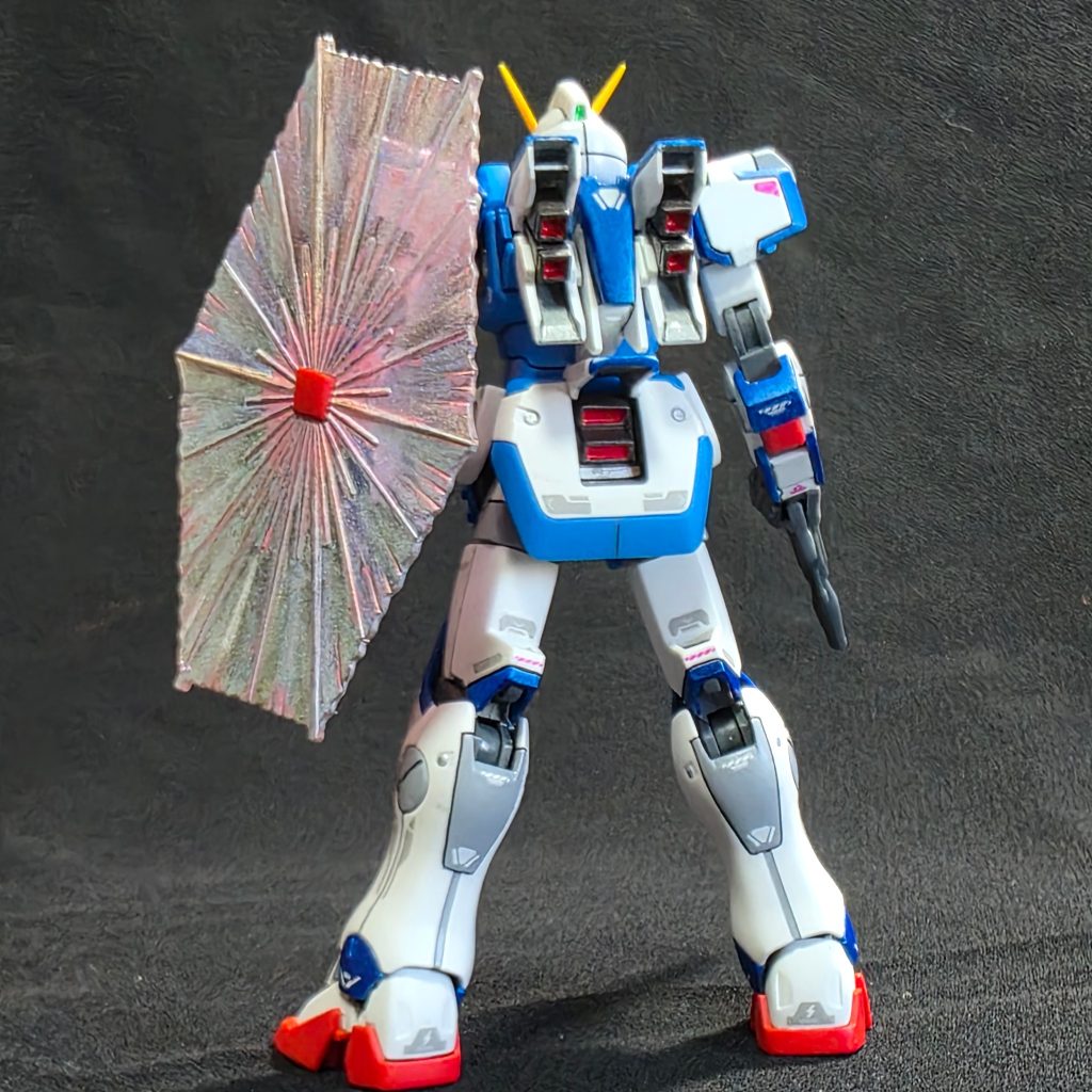 シールドはガンダムマーカーEXの「月光蝶ホロシルバー」を使ってみましたが、イメージ通りにはいきませんでした