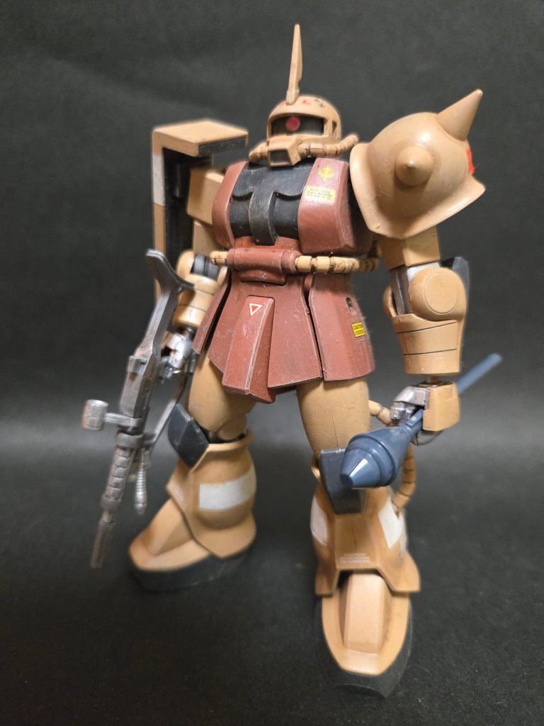 元キットはノーマル型でなくガルマ専用のFS型ですねたまたま手元にあったからだと思います