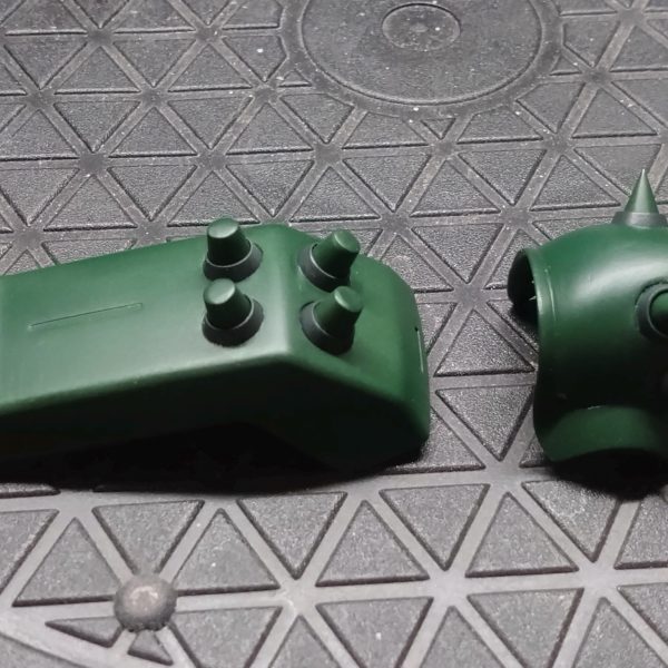 ギラ・ドーガ　⑤スカートの中や、スカートの裏を作ってたら、時間がかかってしまいました…本当ならお盆前に完成予定でした🥲後はパイプを、脛と胴を取り付けを行って…色まで塗ってあるのですが、めんどくさい😮‍💨武器類やランドセル等もありました🥲&nbsp;（6枚目）