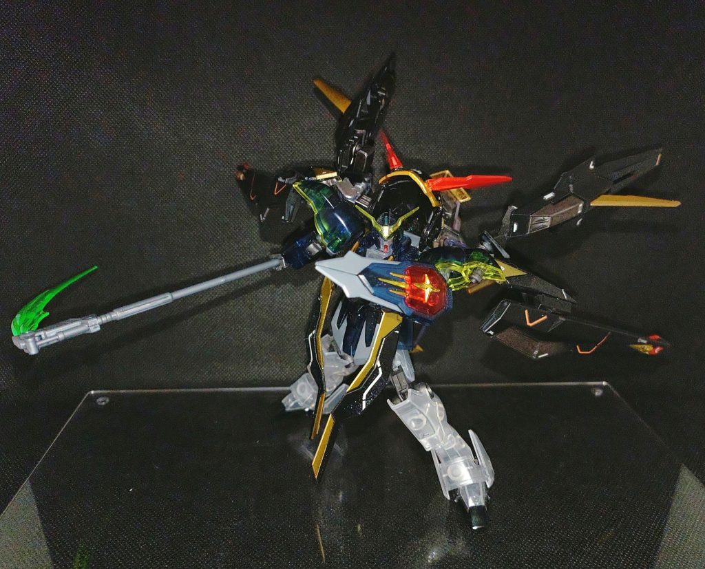 ウェポンクロークユニットを展開し、フードを上げて高機動形態に。バインダーの推力で無理矢理大気圏飛行とかもできそうwww•••ストーリー的に舞台が宇宙に移ってそうですね💧