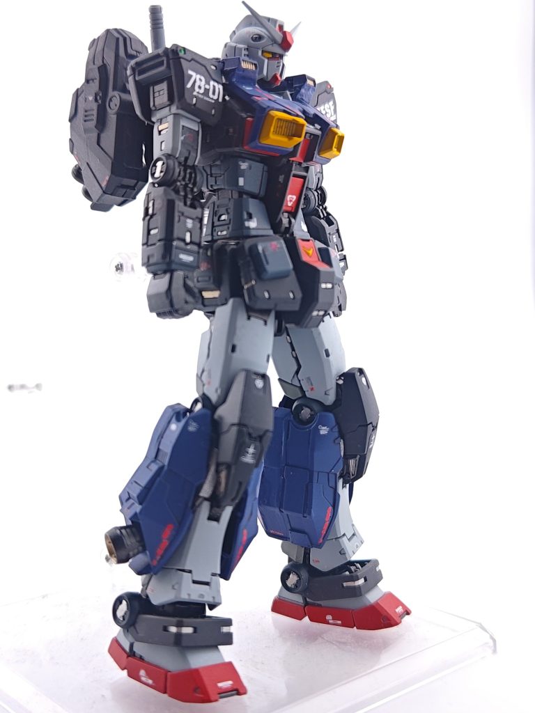 お気に入りはアクセントにした赤のラインデカールですオリジナルから雰囲気が変わったかなと思いますカラーは青がティターンズブルーであとは本体と同じです