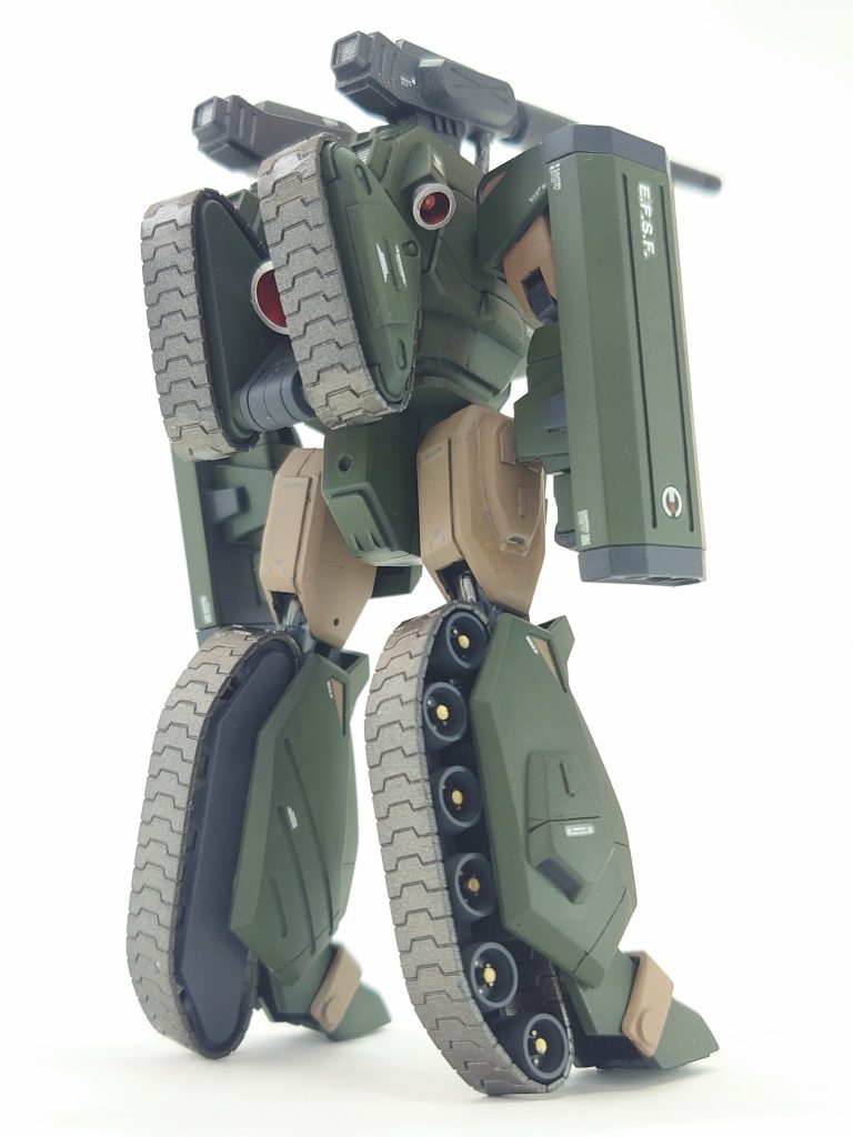 キャノンの後のダクトは合わせ目がガッツリ入る部分なので削り取ってコトブキヤの角ダクトに置換え✋ちまちま段差削るより早い🎵