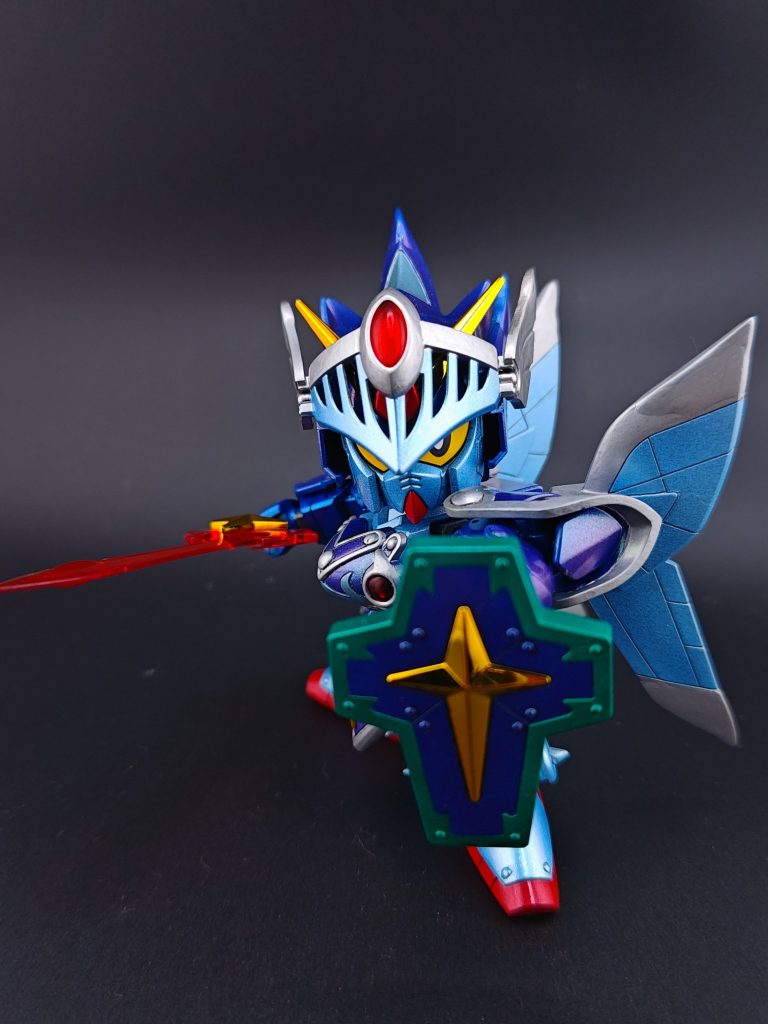 フルアーマーも騎士って感じでいいですよねえ工作箇所は足のトゲをさらにトゲトゲに兜、羽をパテで少し延長パテの扱いになかなか困っておりどうしてもパテとパーツの境目をうまく消せないことに悩んでいます手、足裏の肉抜き埋め胴、足、腿を1mm延長