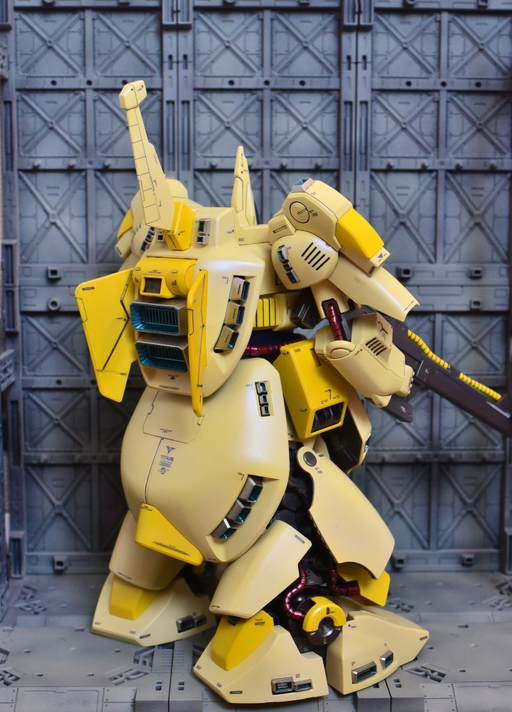 足回りの作りとかは特に他のモビルスーツとの差異を作りながら「ジ・Oってこうなってんだ」とと楽しめました。