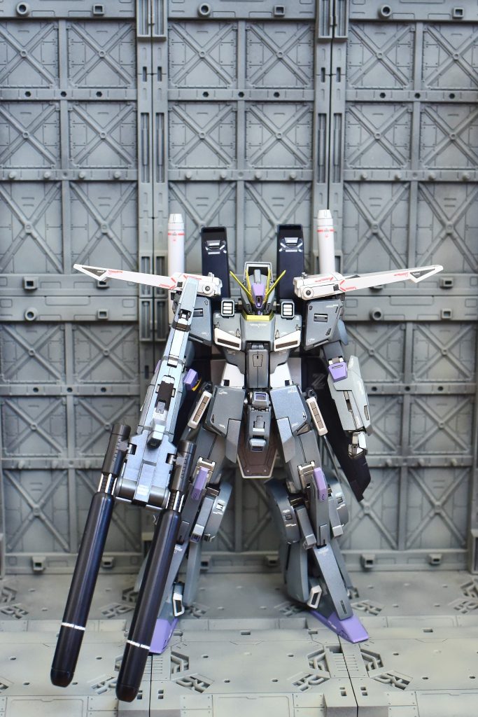 設定上フルアーマー装甲をパージできないはずですが、「中の人」状態にできるのもこのキットの良いところ。