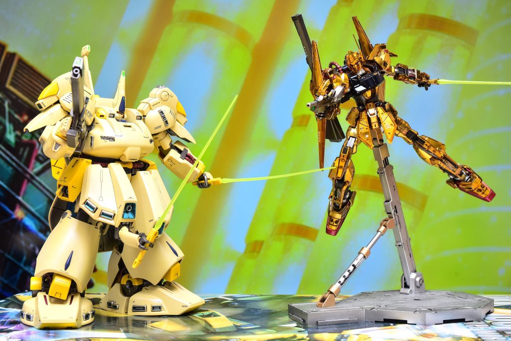 ちゃんとコロニーレーザー内部の背景で撮り直しました。百式を制作していた時からやりたかったツーショット。「まだだ、まだ終わらんよ！」本投稿は間もなく終わりますが。今回も最後までご覧いただきありがとうございました。今回のジ・Oと次回作の塗装でかなり塗料と言うか溶剤が減りかなりピンチです。早く安定供給していただきたい！