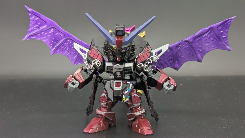 『万物創生！天地創造！アイアムゼウス！！』羽の模様はプラ板に木工ボンドとハイグレード模型用セメダイン。