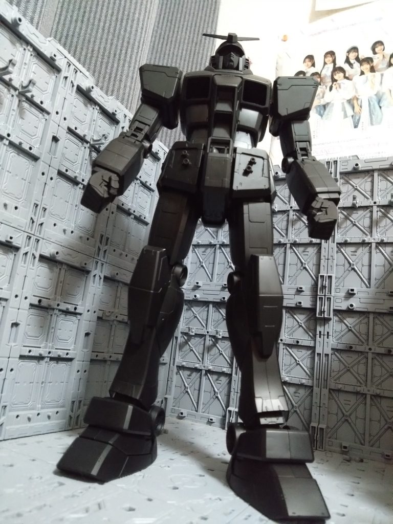 まずは黒サフ。ここから水性ペンで文字を色分けしながら書いていきます。