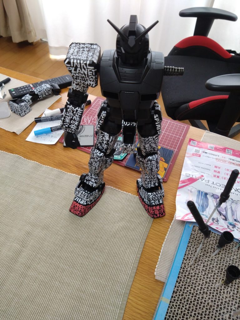毎日ちょっとづつ埋めていく。ちなみに書いてある言葉はLINKL PLANETのメンバーのフルネームだけでしたが途中から異名やタグなどを記入。