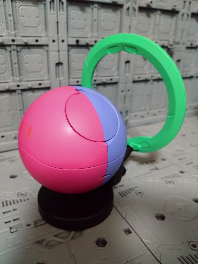 ハロ台座にバックパックをハメられる穴を空け（いつかスターゲイザーガンダムにとりつける用）取外し可能に。なので同様の可動域が得られました(｀･ω･´)ゞ