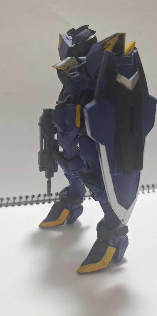 ウィング外したシルエットがガンダムF91に似てると思ったので、ガンダムＦ９１ （ハリソン・マディン専用機）のカラーリングイメージで塗りました！頭部は角とかアンテナ無くして、肩も装飾減らして、とにかくオリジナルから足りない感じにしています！