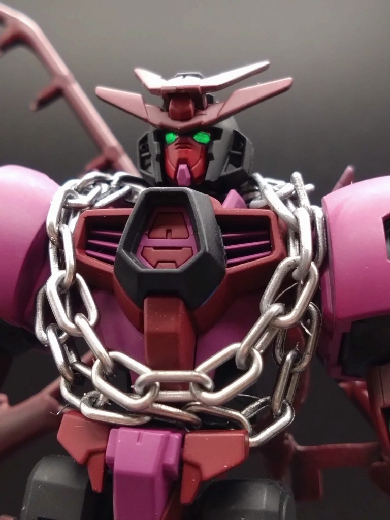 コアガンダムは子供の遊び終わったものからチョイス。何ガンダムかはわからないですがブレードアンテナ2本がカッコよかったので採用。チェーンはMGガンダムのハンマーです。