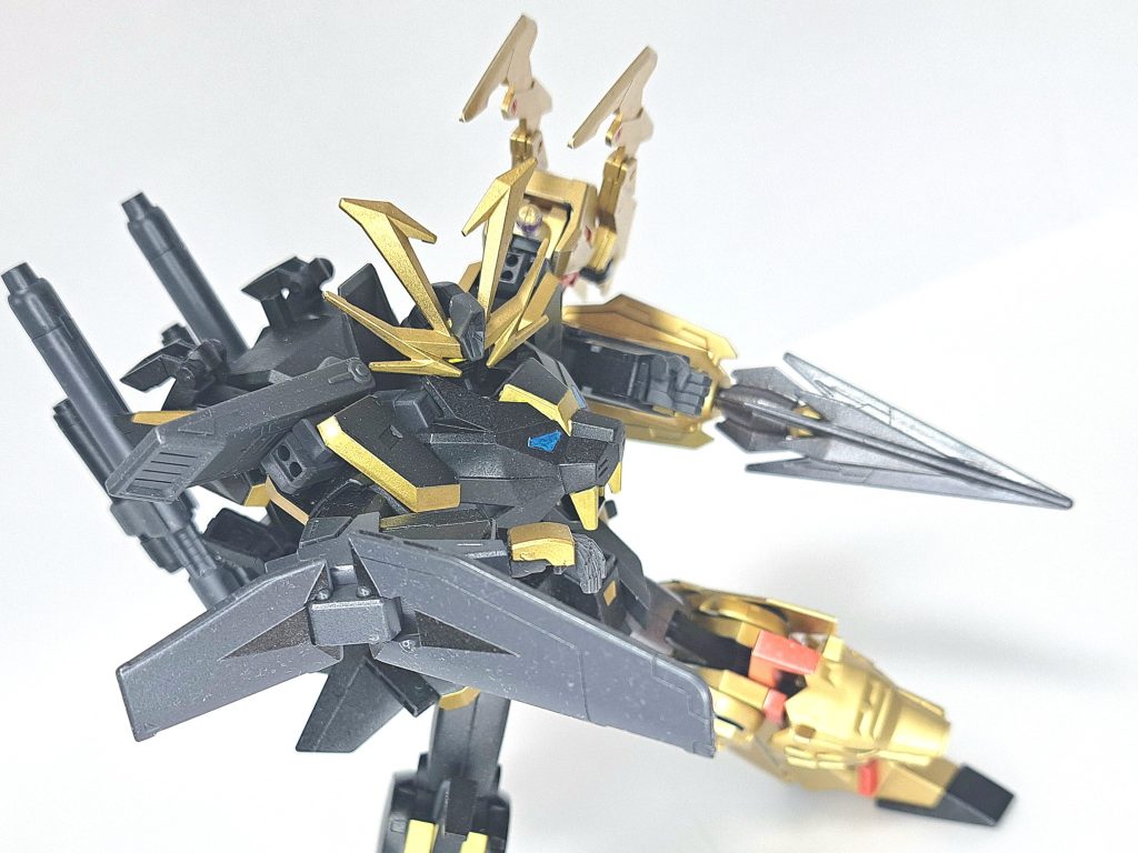 ガンダムドライオンⅢタイガー&nbsp;ガンダムドライオンⅢとフォレストライガーが合体した形態。フォレストライガーが分離し、右半身に合体している。