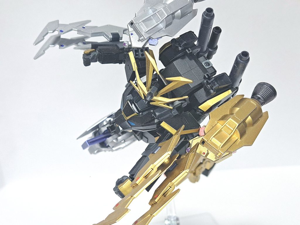 ガンダムドライオンⅢウルフ&タイガー&nbsp;ガンダムドライオンⅢとスノウトライガーとフォレストライガーが合体した形態。トライガー参と同様に、トライギガドリルとトライギガガトリングを使用可能。