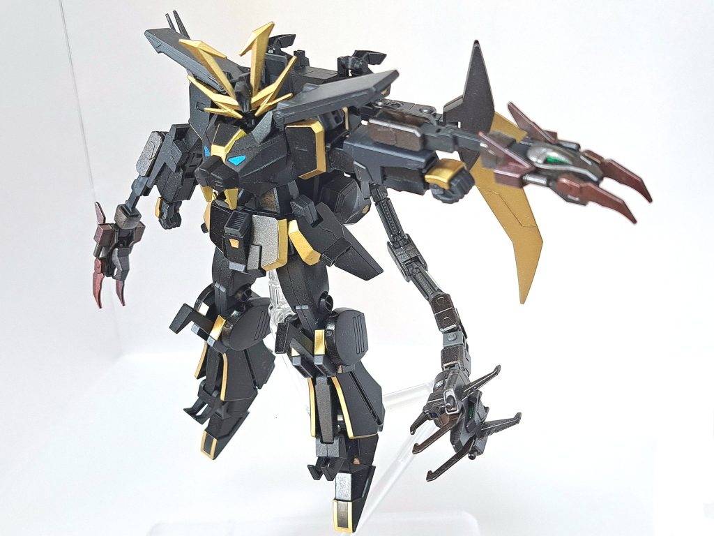 ガンダムドライオンⅢドラゴ&nbsp;ガンダムドライオンⅢとスペーストライガーが合体した形態。スペーストライガーが分離し、背部と両腕に合体している。