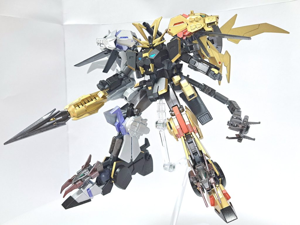 ガンダムドライガオーⅥ [ｾﾞｸｽ ]　(別称:煌黒轟獣機動ドライガオーⅥ)&nbsp;６体のトライマシンが合体した形態。トライガオー6よりも強力と思いきや、ドライガー参との合体は想定されていない上にトライマシン同士の親和性が低い。その為、トライガオー6とほぼ同等のスペックとなっている。ガンダムトライガオー6はこちら(↓)https://gumpla.jp/hg/1802385