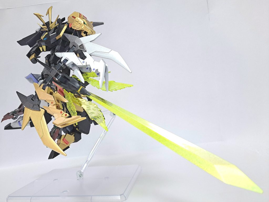 煌黒轟咆剣グレートミノフスキー煌黒超咆剣ハイパーミノフスキーにトライガー参のパーツが合体することで強化された巨大な剣。