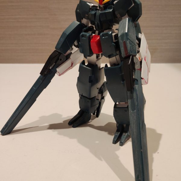 現在進行形で、HGラファエルガンダムとセラヴィーⅡを制作しております!完成までまだ時間は掛かりますが、温かい目で見守って下さい~ラファエルガンダムは元々『ガシリーズ』のデザインを組んでた機体ですが、個人的にそこは変えたいと思い、HGプルトーネをベースにラファエルガンダムやクアンタの部品を切り貼りして、ラファエルガンダムらしいシルエットを確保しました~ セラヴィーⅡは、元々ラファエルガンダムに付属していた未変形の物を切り貼りし、セラヴィーの関節を移植、またプラ板等で可動カ所の関節を新造していますまた、変形と合体、更にはGNビックキャノンへの分離も再現すべく頑張って創意制作中です!(3枚目)
