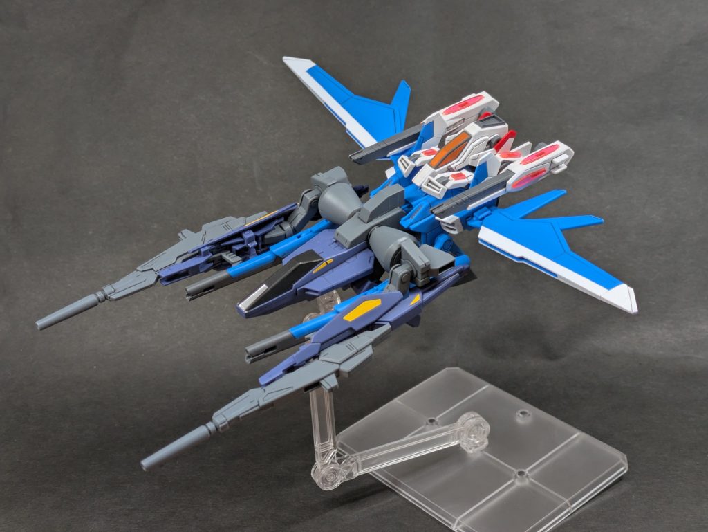 ビルドブースター ドミニオンズ歴代ビルドブースター3機の合体形態。最初はフォートレスという名前にしたかったのですが他にも3機合体させてその名前を使っている人がいたので別名を考えるのに悩みました(笑)接続には付属していたジョインパーツを使用してブースター自体は無改造で合体可能です