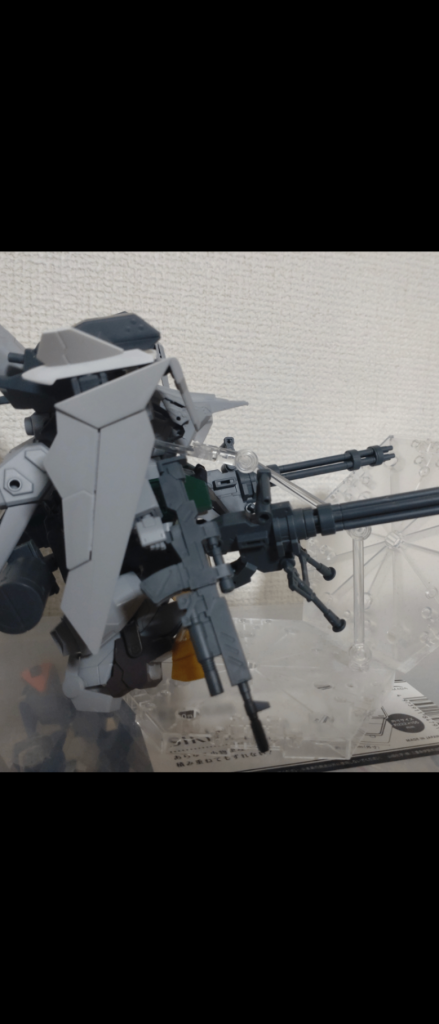 使ったパーツは・ガンダムエアマスター・バルバトス・キマリスヴィダール・シュバルツリッターについてた余剰のディナイアルガンダムのパーツ・М１アストレイ・ユニコーンガンダム系のパーツ・グレイズ・オプションパーツセットとなっております。（覚えられる範囲）一応全てHGです。あとは３０mmの武器やら何やら。