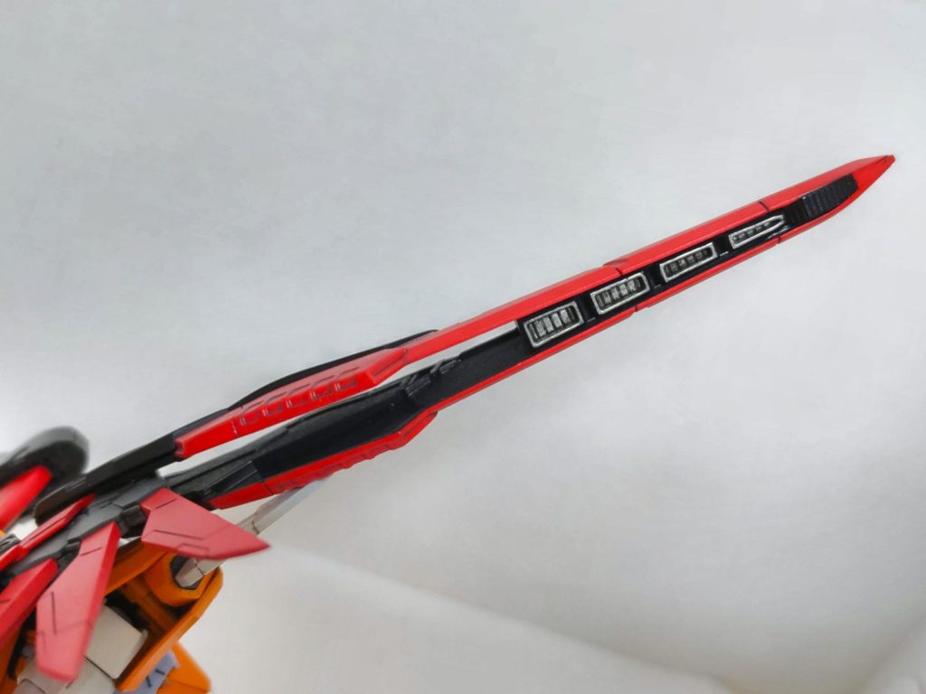 羽の裏側も塗ってます。