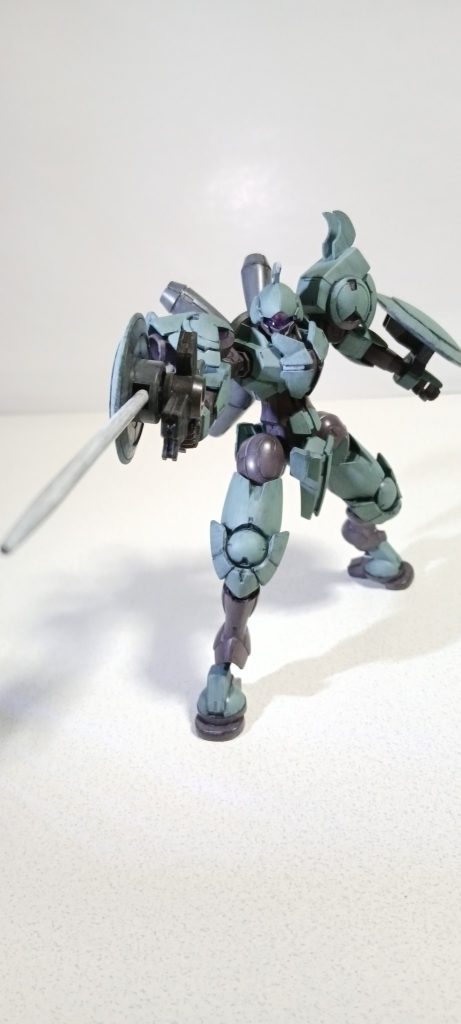 以下、ちょっとだけアクション‼️です(^^)🌟　　　　　　　　　　　　スピアで｢バシッ‼️｣っとやってみたり😄　　　　　　　　　　　　　　この武器なんかも槍と銃の一体型で、槍の角度によっては槍を握っている様に見えるのもなかなか面白いですね😊