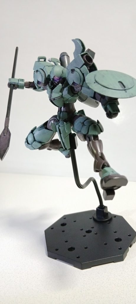 槍を持って飛びかかってみたり❗