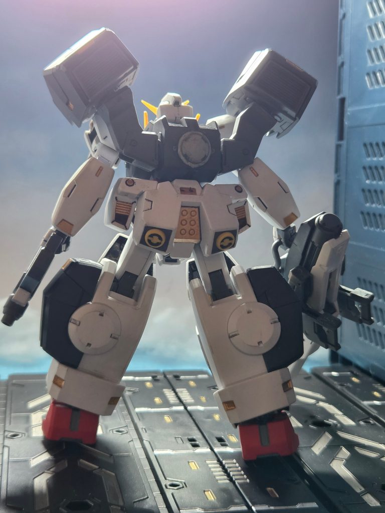 艦隊戦や要塞攻略戦を想定したコノ子🤗他のガンダム達よりも一回りほど大きく、人革連及び国連軍からは『デカブツ』と呼ばれている様です😩そのデﾌﾞ🤐マッシブさの通り運動性や機動性は他機体と比べると劣るものの、多量の粒子貯蔵による GN フィールドによって防御力は非常に高いのです😌ﾏｧ,ﾐﾀﾏﾝﾏｶﾅ