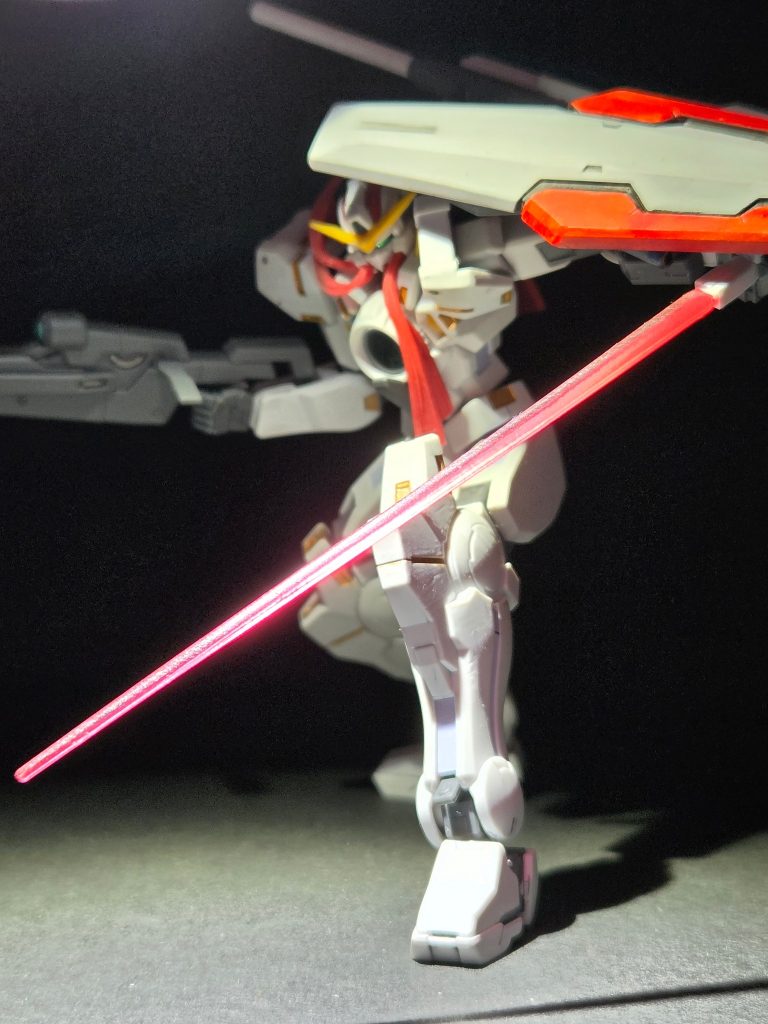 　🗡️🗡️GN ビームサーベル抜刀🗡️🗡️&nbsp;&nbsp;膝の装甲内に収納されているソウです😏パイロットを勤めるティエリア・アーデさん？は見目麗しい容姿😍💕だが！性別的には中性だソウですね😱☀️