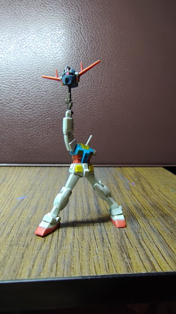 こちらはジオングヘッドとのツーショットガンダムのラストシューティングは改めて見ると格好いいポーズですね✨️