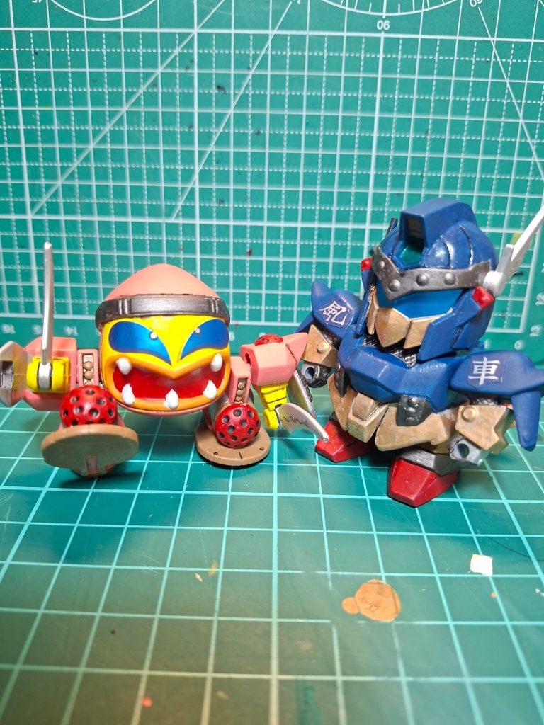 二体並べると賑やかですね(gundam-kao2)当時はシール貼って完成でしたが塗装してみるとクオリティも上がりニヤニヤしてしまいます(gundam-kao3)