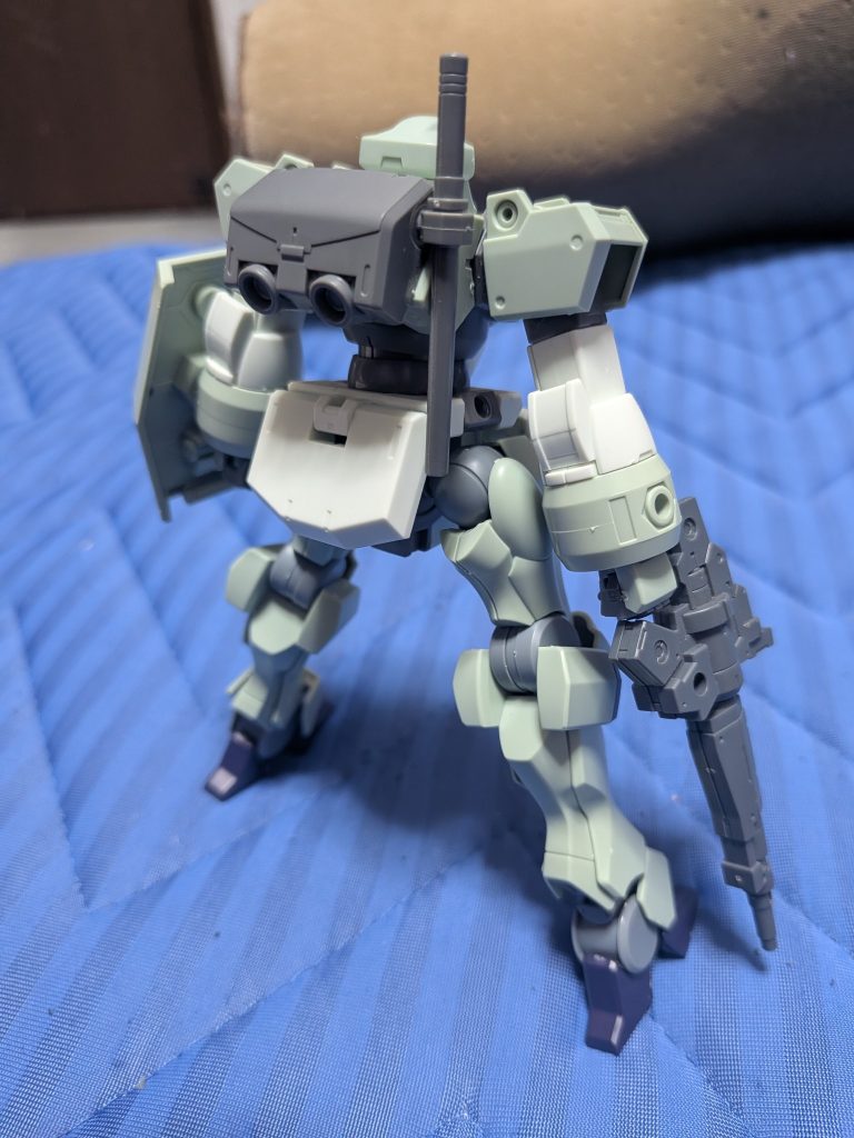 初期段階ではザクのバックパックっぽかったので、ガンブラスターのツインテールユニットを参考にザウォートのスラスターを30MMのパーツで接続しました。