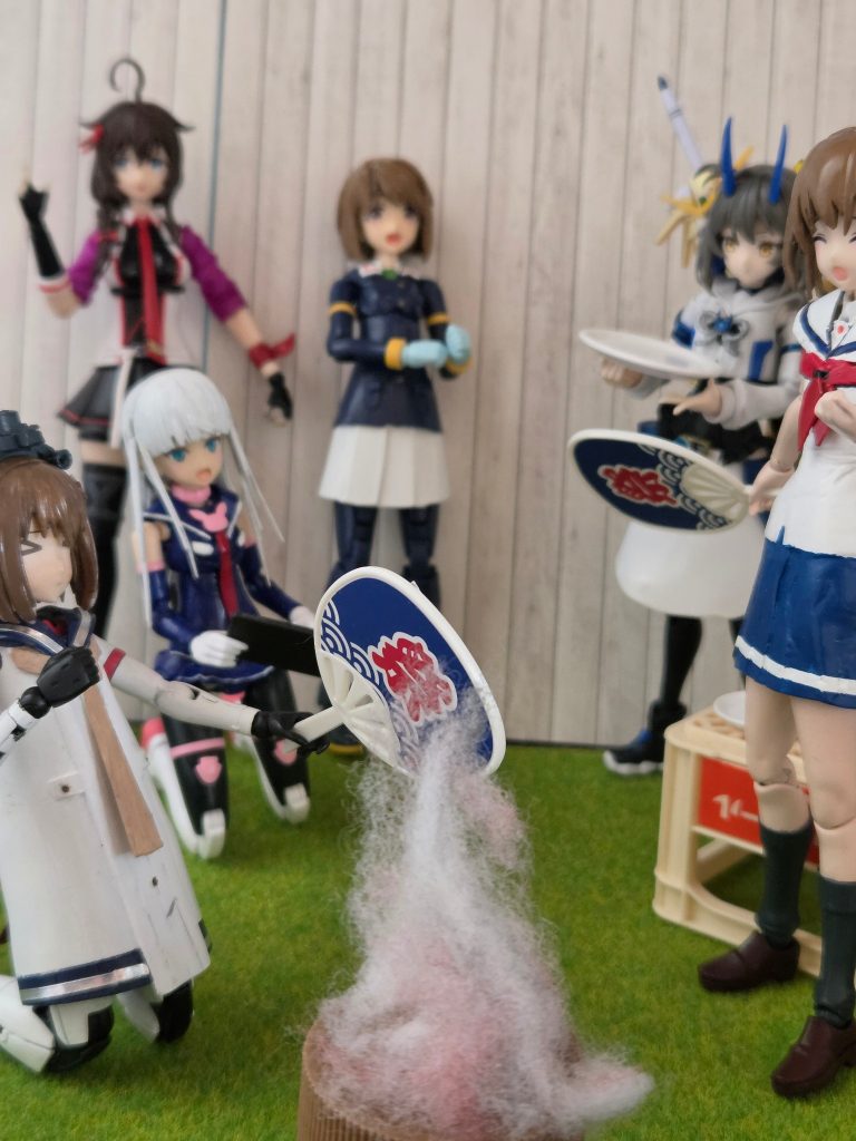 　　　　天高く馬肥ゆる秋　　　　&nbsp;秋といえば、美味しい食べ物や美しい景色、楽しい行事が思い浮かぶ季節　美味しい食べ物=食欲の秋薩摩芋🍠栗🌰松茸(きのこ全般)🍄多種の果物🍎🫒🍇そして！　　　　　　<゜)))彡さんまみ『焼き芋🍠🔥や栗ご飯🌰🍚、モンブラン🍰🎶』(演:ｸﾞﾝｼﾝ ﾆｼｽﾞﾐ ﾄﾞﾉ)岬『きのこ類🍄は香りがよく、炊き込みご飯や鍋がイイ🙌』(演:ﾐｻｷｱｹﾉ)イ『柿🦪❎梨🍐ぶどう🍇りんご🍎が旬💗』(演:ｲｵﾅ)雪『<゜)))彡さんまは外せない☝️』(演:ﾕｷｶｾﾞｶｲﾆ)時『艦娘的には秋刀魚は絶対案件❗』(演:ｼｸﾞﾚｶｲｻﾝ)転『カレー🍛は❓』(演:ﾌﾗﾝ & ｼｼｮｳ)鎮守府伝統「秋の秋刀魚祭り」☝️