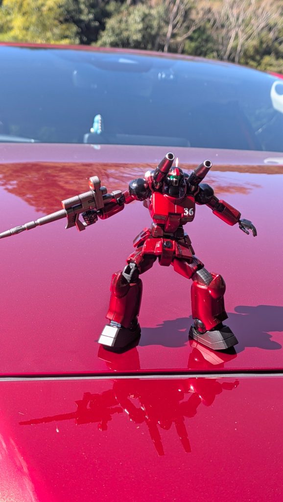 車の色に近づけようと頑張ってみましたが、実車の赤は、明るい所は更に赤く、暗いところは更に暗かったです😳