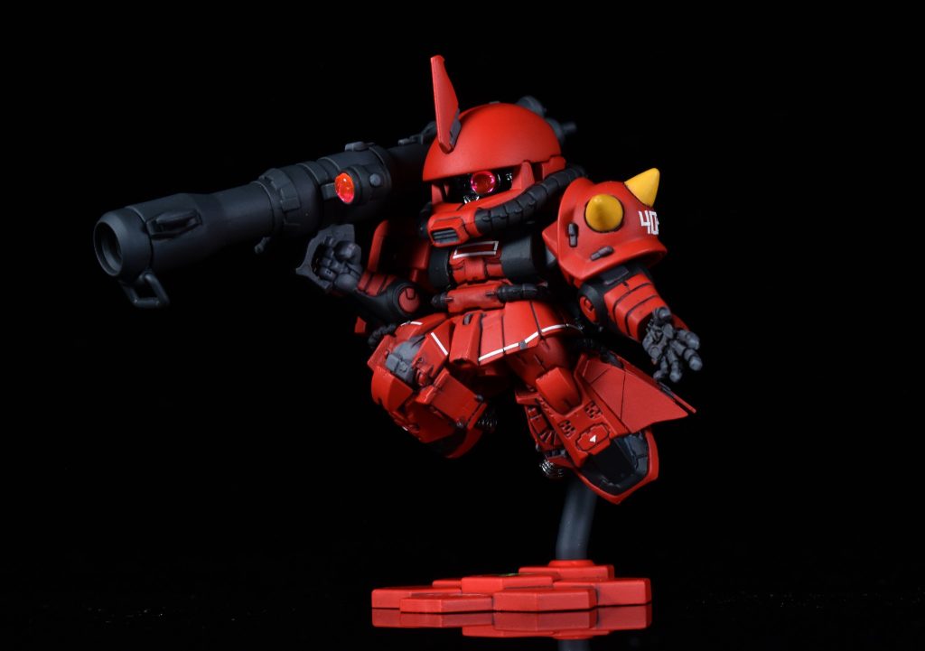 脚部形状をR-2タイプの形状に加工。左手を平手タイプに変更しています。
