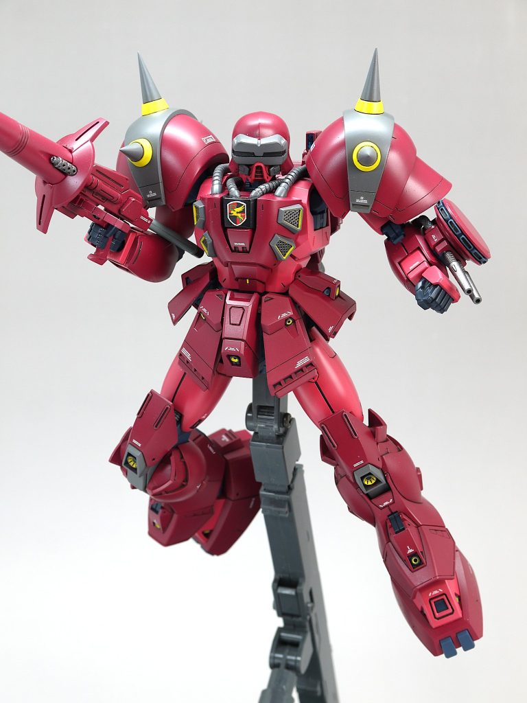 ダークタイガー隊のエンブレムはコンビニのシールプリントでつくりました。厚みがありますが、このデザインであればあまり気にならないかと思います。何より200円と安いですし。このエンブレムのデカールはビギナ・ゼラに付いているようですが、入手困難なので諦めました。
