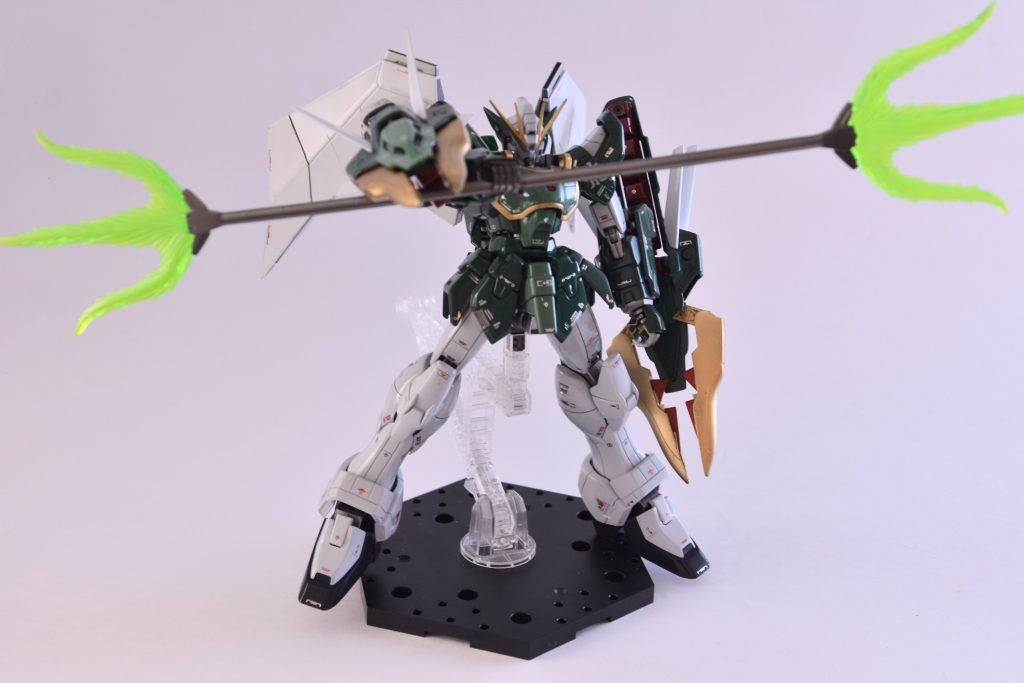 ツインビームトライデントはロッドが折れてしまったのでプラ棒で作り直しました。少しハッタリを効かすために大きめに作りましたがカメラに納まるのが難しくなりました。