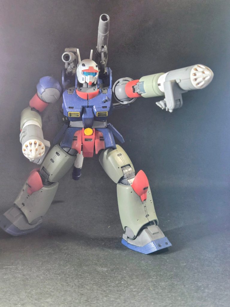 ガンタンクの『 40 mm 4 連装ボップ・ミサイル・ランチャー』に見立てた『スプレー ミサイル ランチャー』😬名前の通り小型ミサイル (18連装)を多数バラ撒く💥手数で相手を圧倒です😤ランチャー下には射撃体制維持用の固定機具が付いております☺️