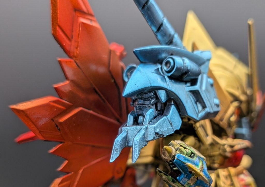 両肩に1/200のガンダムフェイスを仕込みました