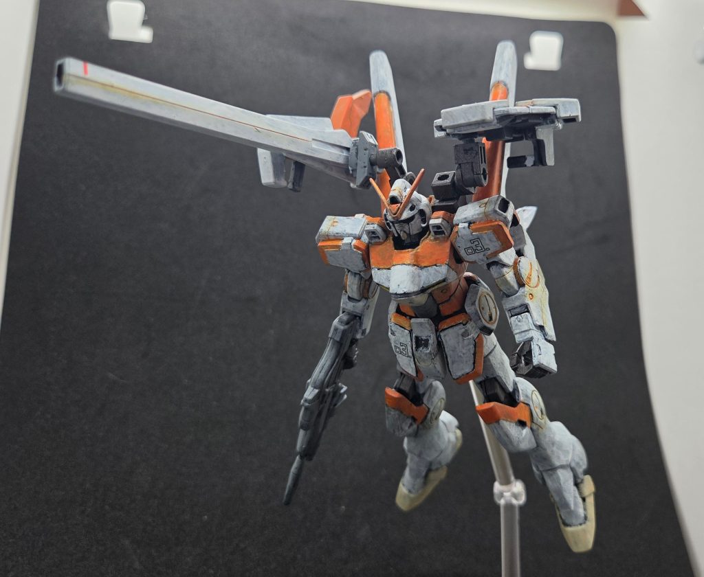 小説版の挿絵風に。武装面はV2ABからの流用ゆえ多分元のセカンドVよりメガビームキャノンの全長が長いから写真の枠に収めるのが大変ですわ〜!