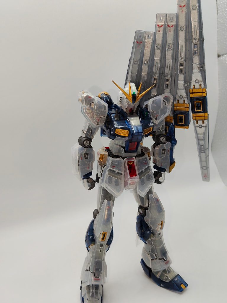 全体ショット。Mrクリスタルカラーのトパーズゴールドを吹いたんだけど、全く偏光せず…デカールもここまで貼ったの初めてだけど、段差のリカバリは無理でした。。水転写じゃないとキツイんですね。