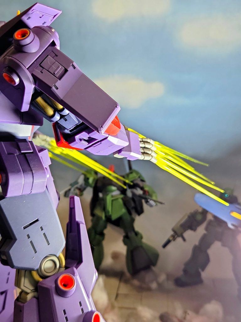 サイコ・ガンダム系と、イエバ&nbsp;　　　　🫵✨指ビーム✨🫲&nbsp;まぁ、一部の派生機(量産型サイコ G やサイコ G Mk-Ⅲ)には装備されていませんが😩やっぱりコレ🖐️ですよね🎶&nbsp;腕部はジオングからの技術フィードバックだという事は御存知ですかね🤭
